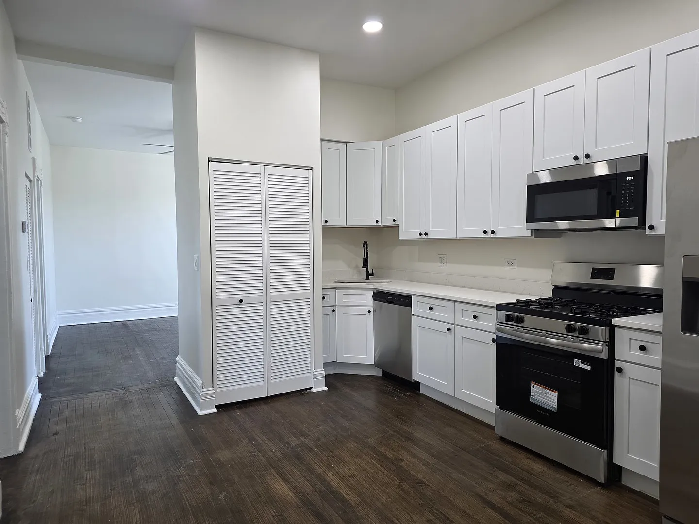 2 bed, 700 sqft, $1,795 — Photo 3