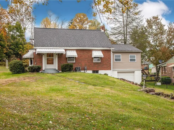 904 1st St, Grindstone, PA 15442