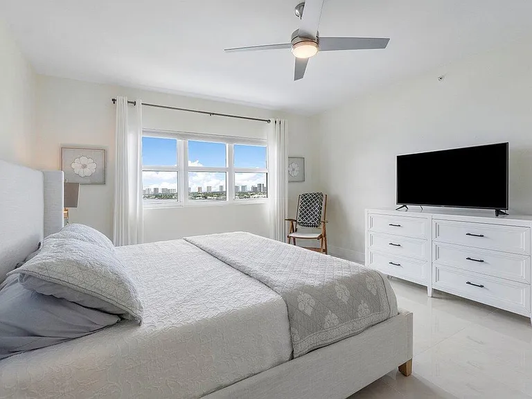 2650 Lake Shore Dr #1003 — Photo 15