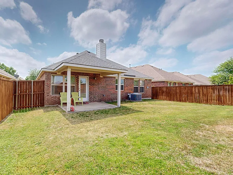 9412 Caliente Dr — Photo 43