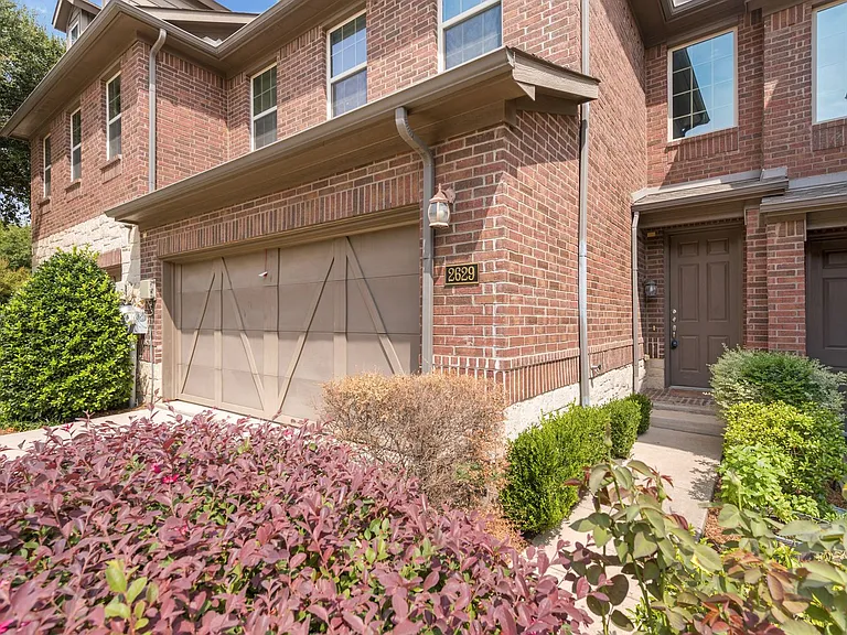 2629 Chambers Dr — Photo 3
