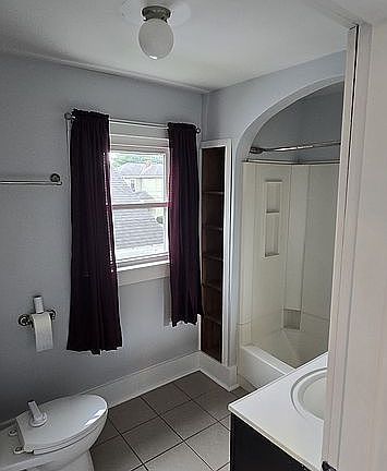 4th image of 1302 Nicklin Ave