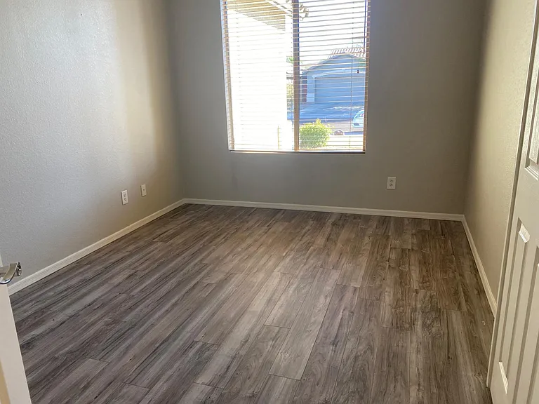 Den/4th bedroom