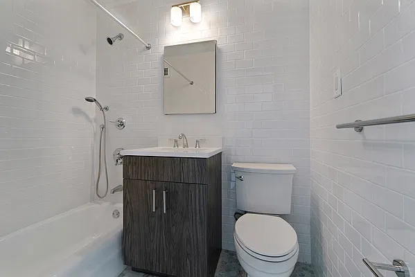 Bathroom, photo 1