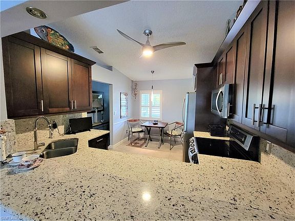 4th image of 885 New Waterford Dr #U-202