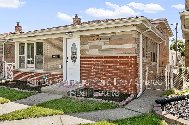 3 bed, 2.0 bath, 1364 sqft, $2,895 — Photo 2