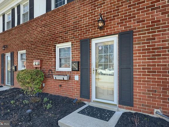 2nd image of 1602 Devers Rd