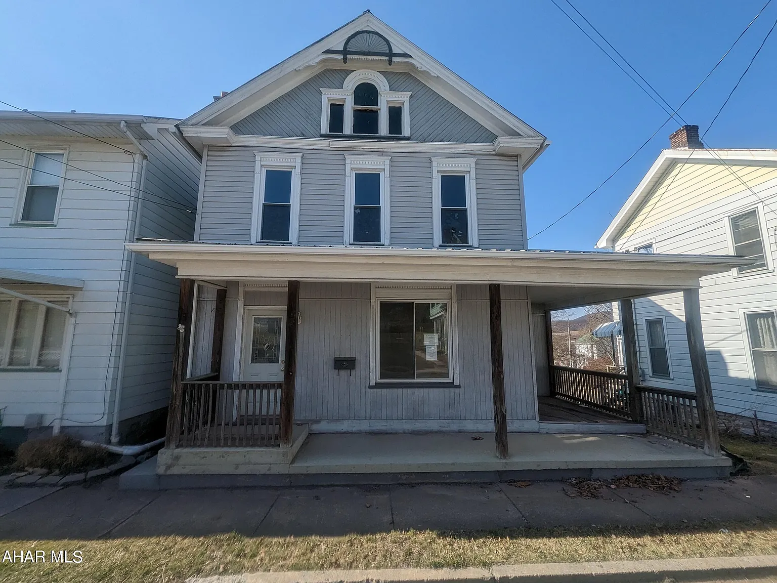 209 N Market St photo 1