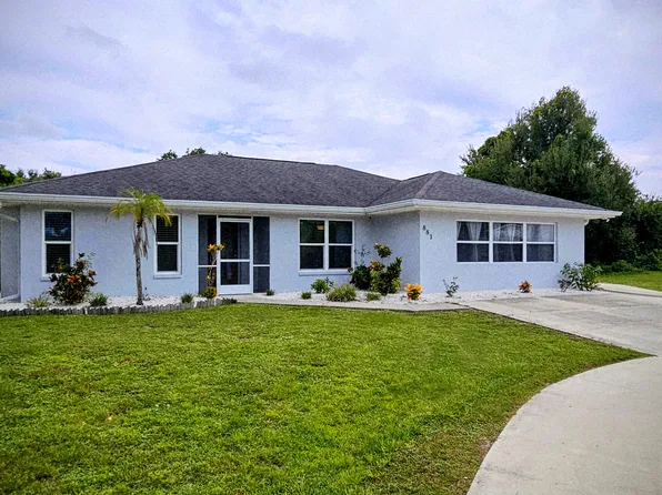 881 Bayshore Dr, Englewood, FL 34223