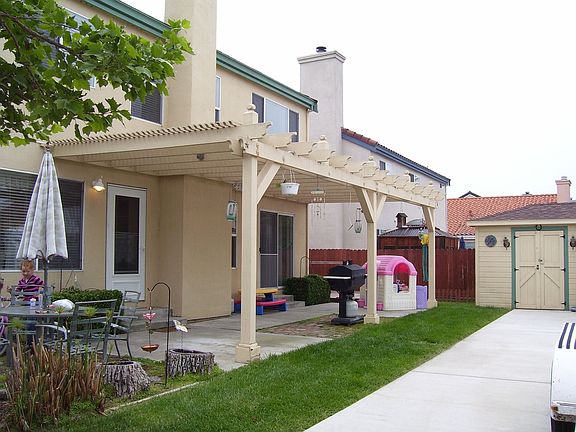 3rd image of 490 Verona Pl