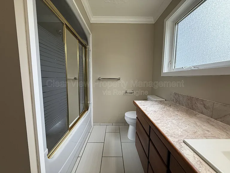 18 Trinity Pl W — Photo 16