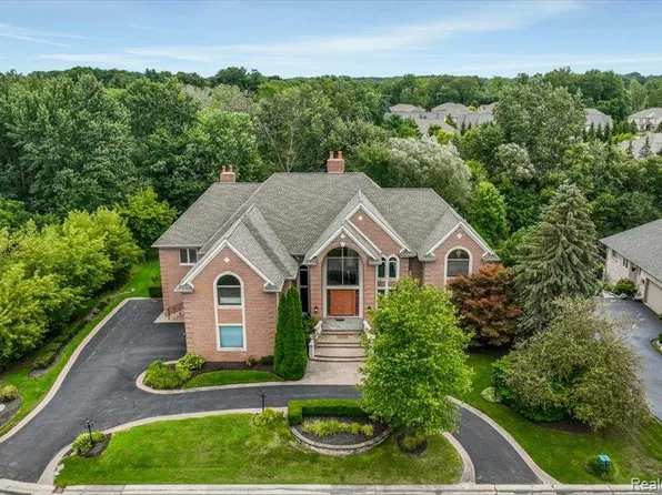 3543 Cedar Brook Dr, Rochester Hills, MI 48309