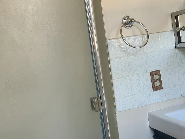914 Snyder Dr — Photo 8