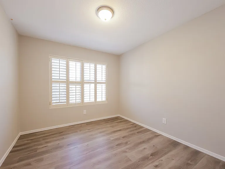 7549 W Kerry Ln — Photo 12
