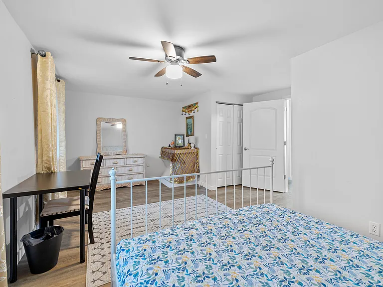 422 Gainsborough Ct #422 — Photo 15