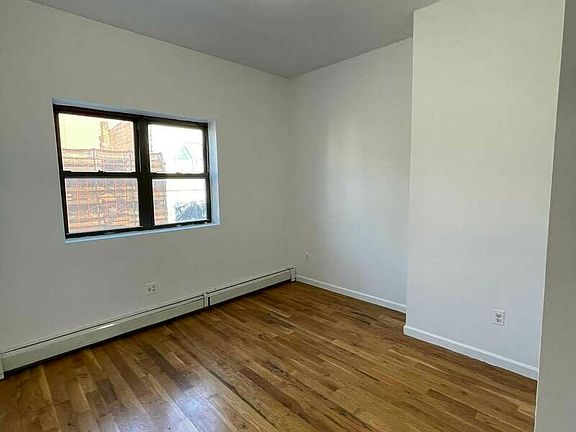 5th image of 11 Graham Ave Floor 3