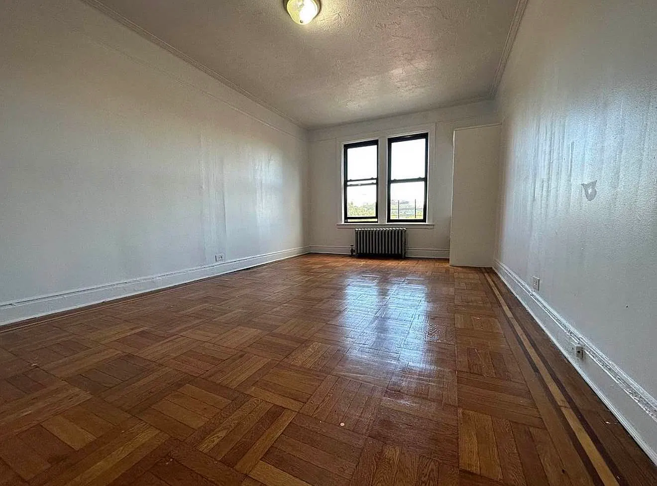 1920 Osborne Pl — Photo 1