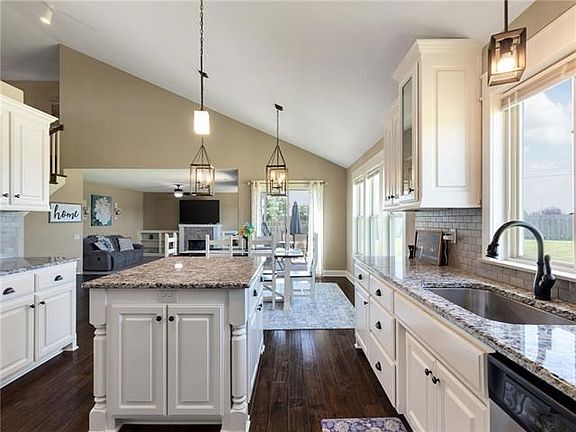 4th image of 3404 NE 88th Ct