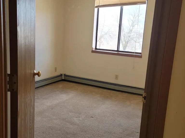 133 E Cedar St — Photo 5