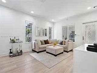 2231 SW 17th St — Photo 17