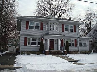 1st image of 18 Brookwood Dr