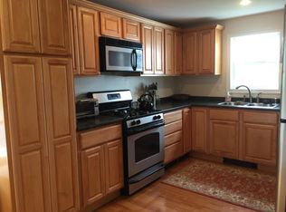 178 Elm St APT 4, Amesbury, MA 01913