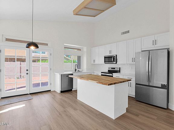 2nd image of 138 W EL FREDA Road