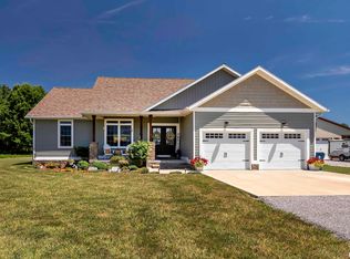 928 Forever Ln, Carbondale, IL 62901