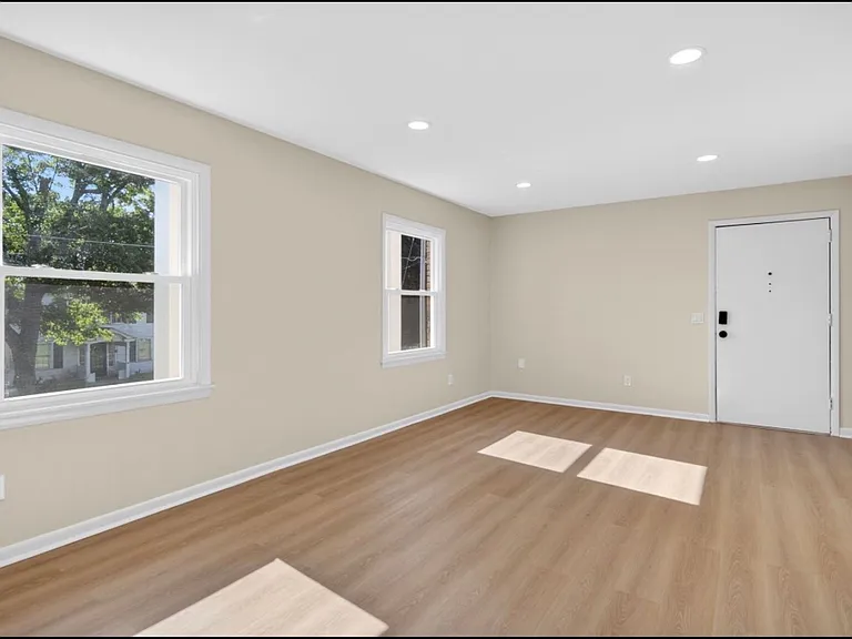 9 Beach St — Photo 4