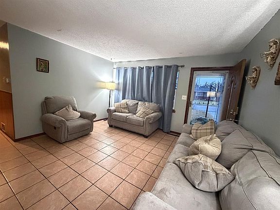 4th image of 2218 Howell Ave
