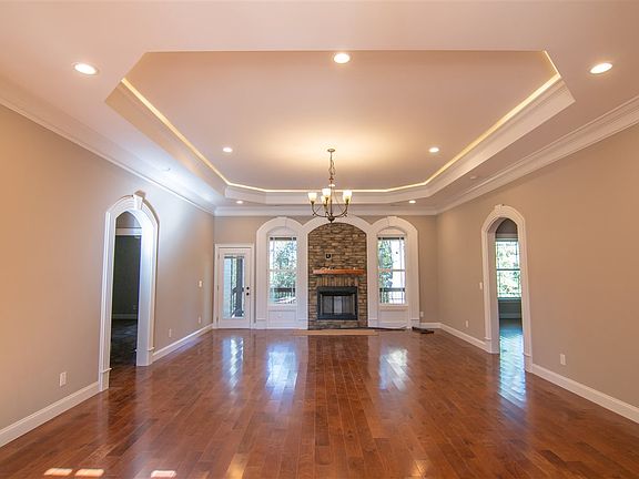 3rd image of 213 Nanie Myree Ln