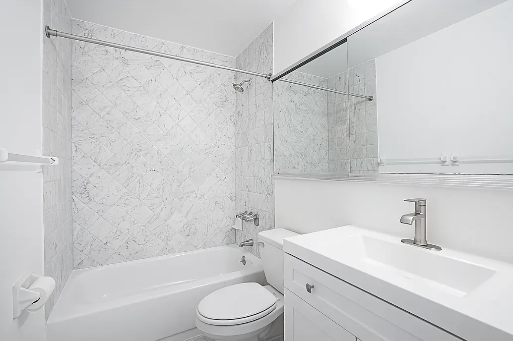 447 West 45th Street — Photo 4