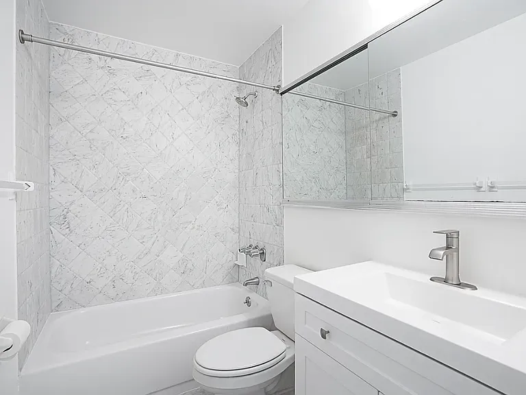 447 W 45th St #7A — Photo 4