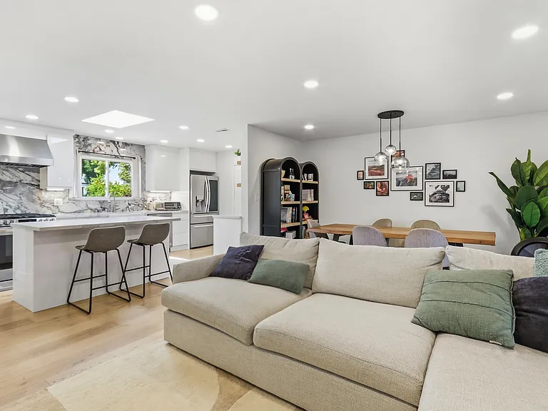5588 Dartmouth Dr — Photo 3