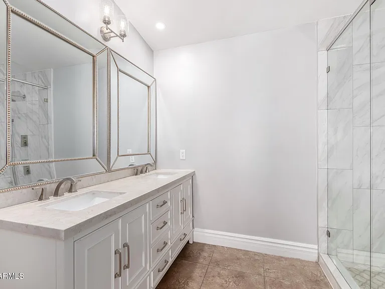8406 W Pioneer St — Photo 25