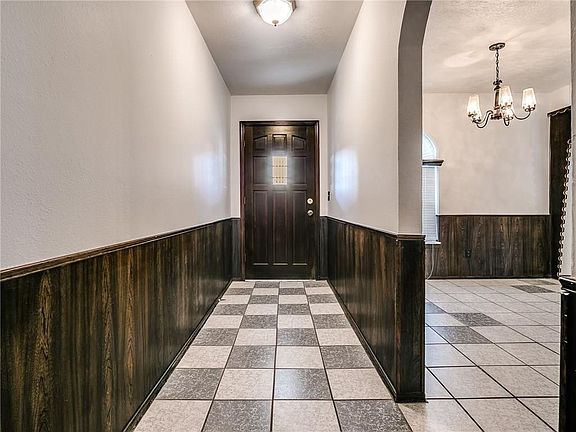 5th image of 1108 N Melinda Ave