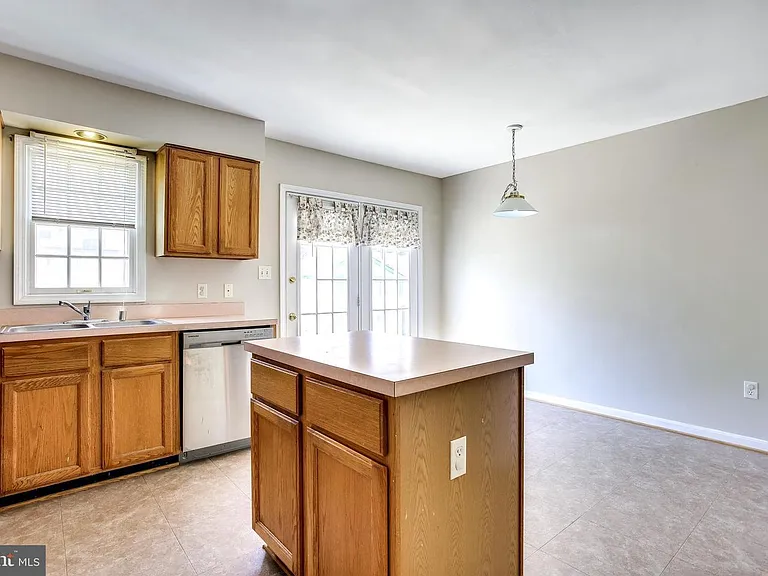 6412 Highbanks Ct — Photo 5