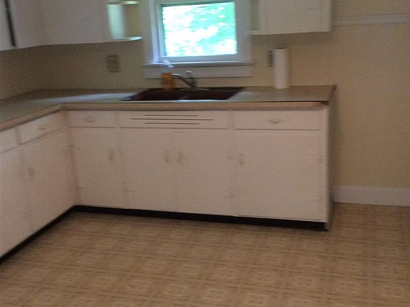 3rd image of 803 Cherry St