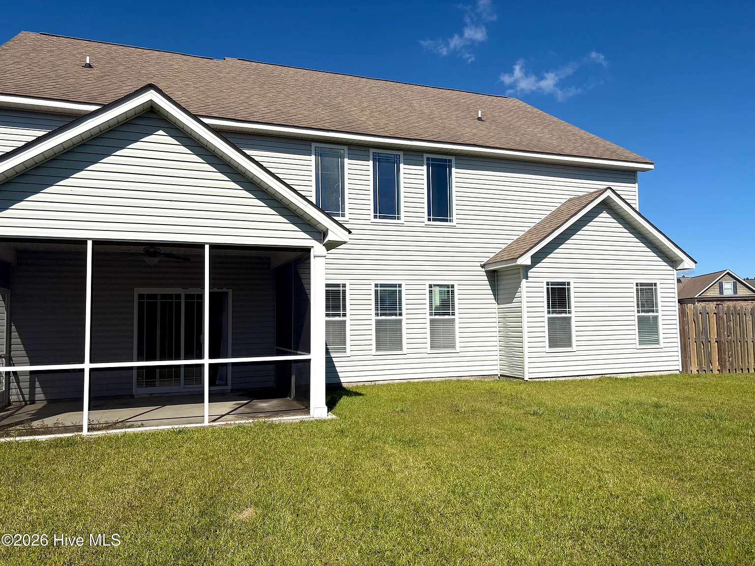5 bed, 3.5 bath, 3234 sqft, $2,500 — Photo 2
