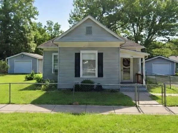 743 S Locust St, Ottawa, KS 66067