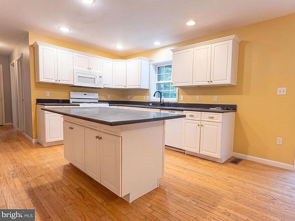 2nd image of 20 Evergreen Lake Dr