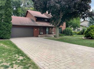 1477 Windmar Dr, Neenah, WI 54956