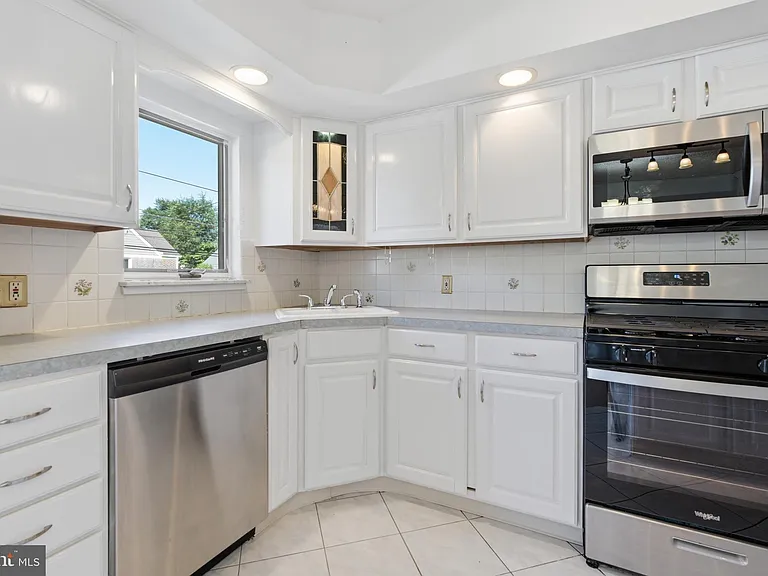 1108 Cobbs St — Photo 7