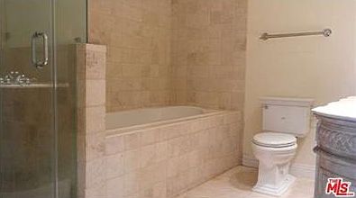 4th image of 837 S Crenshaw Blvd #303
