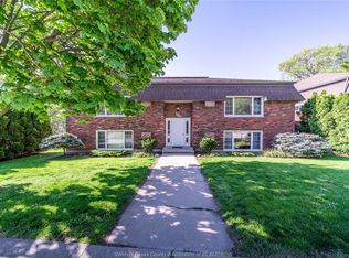 25 Hillview Cres #204, Kingsville, ON N9Y 1J5