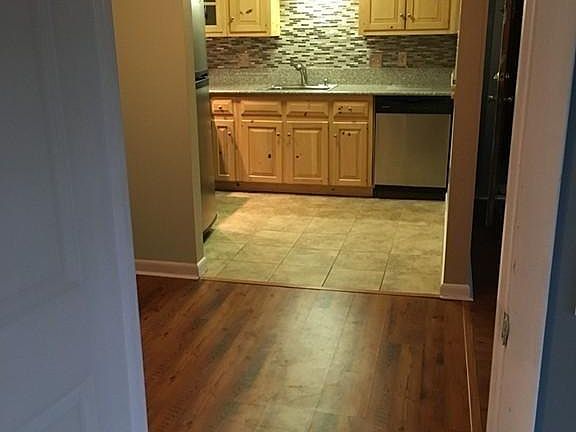 4th image of 6 Williamsburg Ct Unit 11
