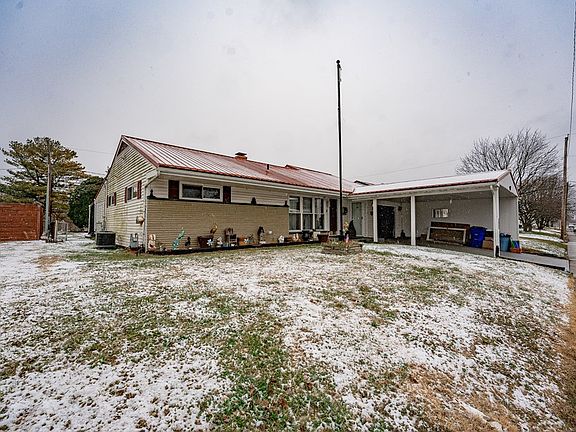 4th image of 218 Mount Logan Dr