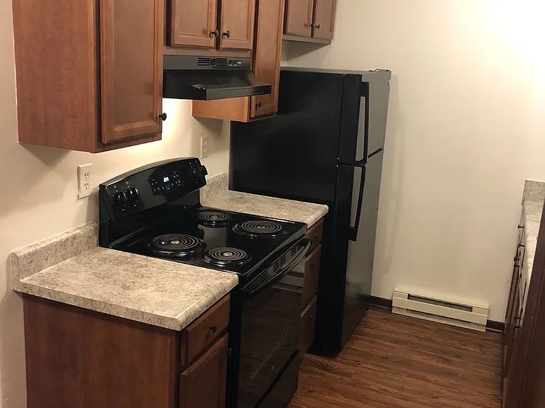 Immaculate Updated 1 Bedroom with 1 Bath — Photo 21