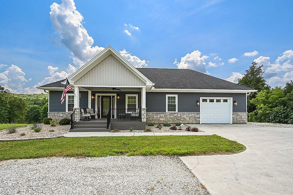 5677 Wilmington Pike photo 1