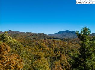 8 Linville Oaks Dr, Linville, NC 28646